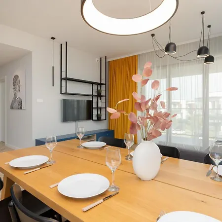 アパート Cozy & Spacious Family By Renters ワルシャワ